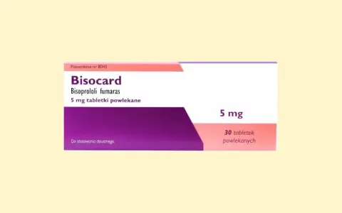 Opakowanie leku Bisocard, zawierające 30 tabletek 5 mg bisoprololu fumaranu, stosowane na nadciśnienie i inne schorzenia serca.