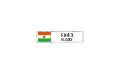 Tabliczka z flagą Nigru i nazwą stolicy Niamey.