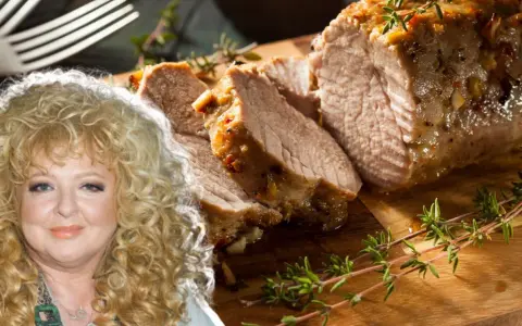 Polędwiczki wieprzowe przepis Magdy Gessler: soczyste mięso pieczone z ziołami, obok uśmiechnięta restauratorka.