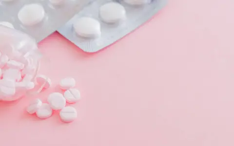 Aspiryna dla dzieci: dlaczego to śmiertelne ryzyko? Poradnik dla rodziców