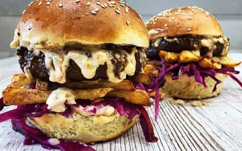 Jak zrobić idealnego hamburgera w domu? Przepis krok po kroku