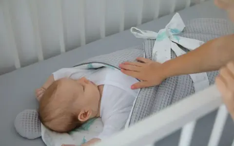 Jak postępować z niemowlakiem, aby uniknąć stresu i płaczu?