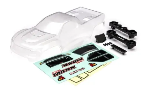 Klare RC-Karosserien mit Aufklebern und Zubehörteilen, bereit für individuelle Gestaltung.