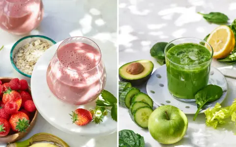 Två glas med färgglada smoothies, omgivna av ingredienser som hallon, havre, avokado och grönsaker. Perfekt för ett hälsosamt smoothie recept.