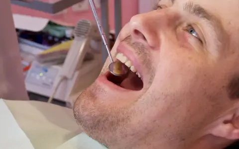 Ból zęba? Jak dentysta precyzyjnie znajdzie przyczynę i pomoże