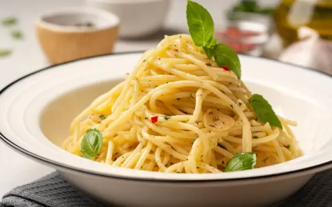 Aglio e Olio: Zrób perfekcyjne w 15 min! Sekrety smaku