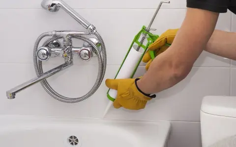 Jak usunąć silikon z kafelek - skuteczne metody i porady, które pomogą