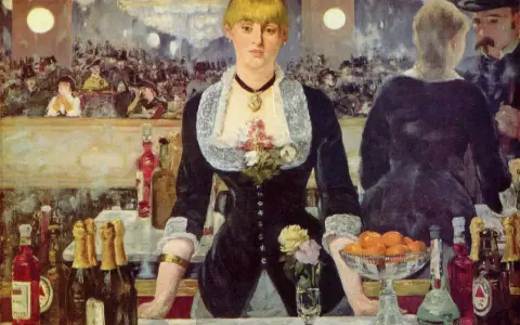 Bar w Folies-Bergère. Młoda barmanka z kwiatami we włosach i na sukni stoi za ladą pełną butelek i owoców, w tle tłum widzów.