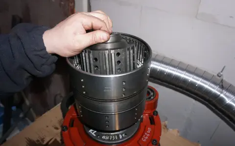 Rewers w ciągniku: Mechaniczny czy elektrohydrauliczny? Wybierz mądrze!