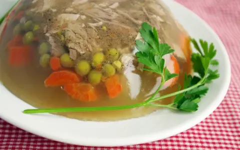 Ile zsiada się galaretka? Sprawdź czas stężenia dla różnych rodzajów