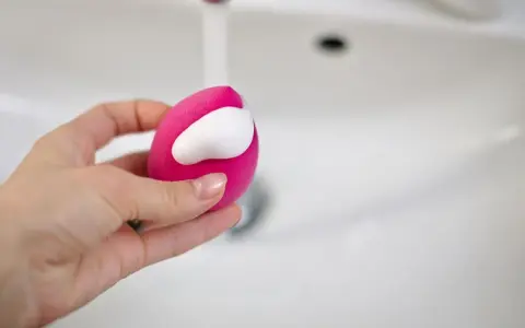 Make-up-Schwamm reinigen: Für gesunde Haut & makellosen Teint