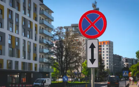 Czy zakaz parkowania dotyczy chodnika? Sprawdź, zanim zaparkujesz