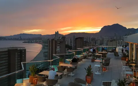 Hotel Port Benidorm: Disfruta de comodidad y cercanía a la playa