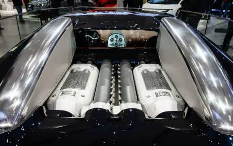 Jaki silnik ma Bugatti Chiron? Odkryj moc i osiągi W16