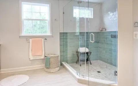 Renueva tu baño sin quitar azulejos: ¡Cambio exprés y económico!