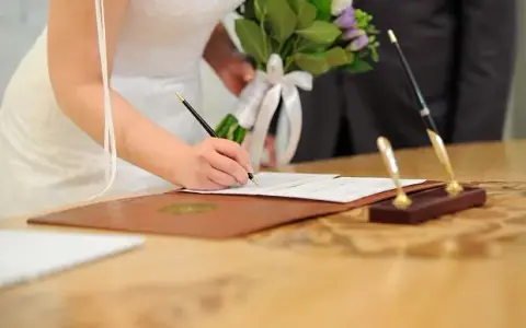 Czy można wziąć ślub na zwolnieniu lekarskim? Zobacz, co musisz wiedzieć
