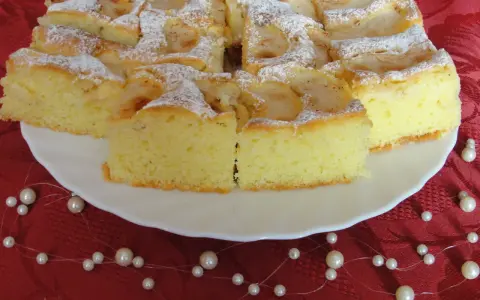 Pyszne ciasto jabłkowe, idealne na deser. Ten przepis na ciasto jest prosty i szybki.