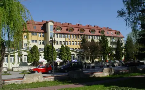 Sanatorium Nida Busko-Zdrój zaprasza na turnusy rehabilitacyjne. Sprawdź cennik i zarezerwuj pobyt.