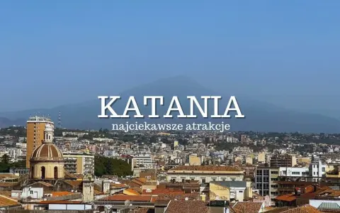 Widok na Katania, miasto z kopułą kościoła i wulkanem w tle. Dowiedz się, co zwiedzić w Katania!