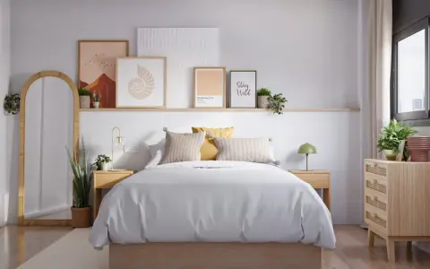 Dormitorio matrimonio sin cabecero, con cama baja de madera, mesitas auxiliares, espejo de arco y decoración natural.
