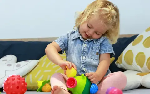 Zabawki sensoryczne dla 2-latka: Mózg dziecka pokocha te zabawy