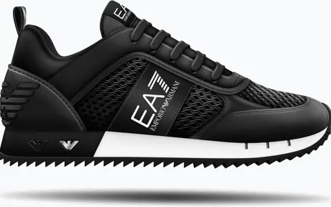 Stylowe, czarne buty Emporio Armani z siateczką i białym logo EA7. Idealne do miejskich stylizacji.