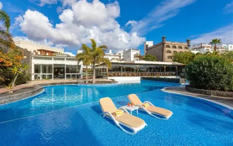 Gran Tagoro Lanzarote: ¿Tu hotel familiar 5 estrellas ideal?