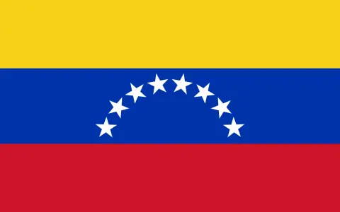 Bandera tricolor con franjas amarilla, azul y roja. En la franja azul, una hilera de estrellas blancas forma un arco. Es una bandera parecida a Francia, pero con estrellas.