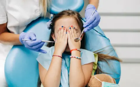 Co zrobić gdy dziecko nie chce otworzyć ust u dentysty? Sprawdzone metody