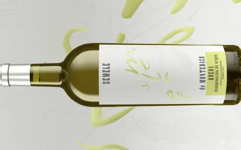 Botella de vino blanco Semele, un delicioso vino de Castilla y León, con etiqueta de Rueda, Denominación de Origen.