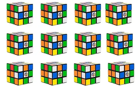 Tolv Rubiks kub-pussel i olika färger, redo för snabb lösning.