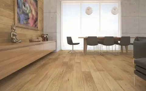 Drewniana podłoga w salonie, panele ułożone wzdłuż pomieszczenia, tworzą ciepłą atmosferę.