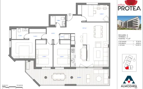 Plano de vivienda con distribución de habitaciones y terraza. La orientación ideal para una casa en España es clave para el confort.