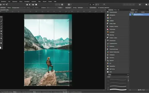 Persona admira un paisaje montañoso y un lago turquesa. Se está usando una herramienta para convertir foto vertical en horizontal, ajustando el encuadre.