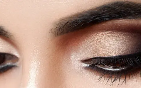 Perfektes Make-up für Augen: Tipps für atemberaubende Looks