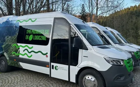 Meleksy TPN przy Morskim Oku. Sprawdź cennik i ekologiczne przejazdy.