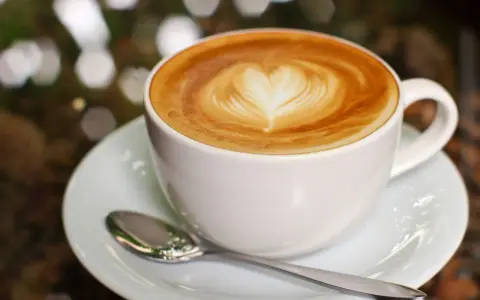 Espresso macchiato: przepis na idealną kawę. Bez ekspresu też!