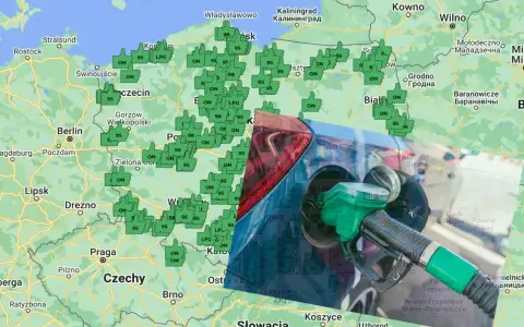 Mapa Polski z zaznaczonymi stacjami paliw i cenami. W tle widać dystrybutor paliwa. Sprawdź aktualną cng cenę!