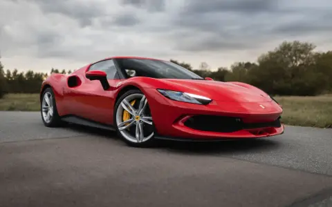 Ile kosztuje wypożyczenie ferrari? Ceny, które mogą Cię zaskoczyć