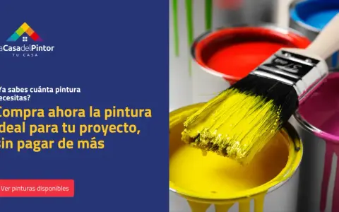 Pintura vibrante en latas abiertas, con un pincel cargado de amarillo. ¿Sabes cuánta pintura se necesita por m2? ¡Compra la ideal sin pagar de más!