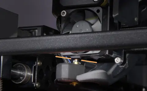 Dysza drukarki 3D Ender 3 V2, gotowa do druku po aktualizacji firmware.