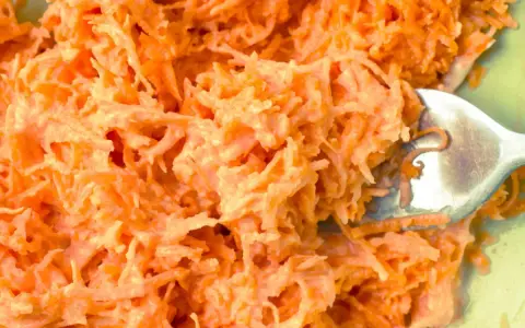 Tarta marchewka z majonezem, idealna do kanapek. Zobacz, co można zrobić z marchewki!