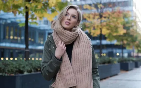 Jaki szalik do zielonej kurtki? Odkryj idealne połączenia!