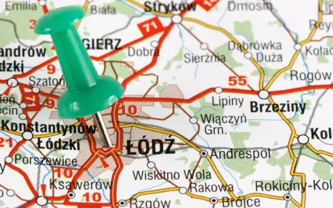 Zielona pinezka wbita w mapę, zaznacza Łódź i okolice. Planujesz wycieczkę w **góry blisko łódzkiego**?