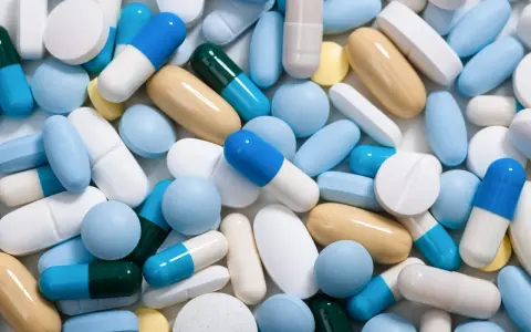 Leki 75+: Kto wystawi darmową receptę? POZ, specjalista, szpital?