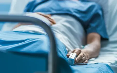 Śmierć kliniczna: Odwracalny stan. Co dzieje się z ciałem i umysłem?