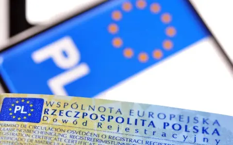 Dowód rejestracyjny z napisem "PL" i gwiazdkami UE. Czekasz na swój?