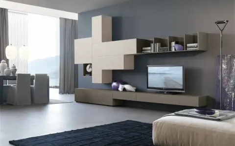 Soggiorno moderno con pareti grigie abbinamenti eleganti: mobile sospeso, TV, libreria e tappeto scuro.