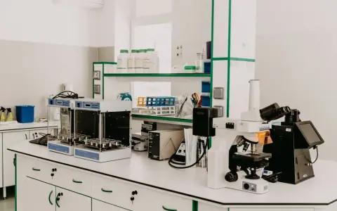 Najważniejsze elementy codziennego wyposażenia laboratorium – Wszystko, co chciałbyś wiedzieć