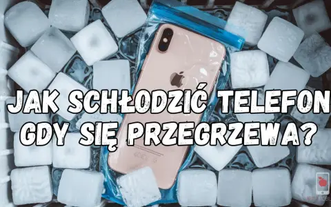 Jak schłodzić telefon, gdy się przegrzewa? iPhone w woreczku, otoczony kostkami lodu.